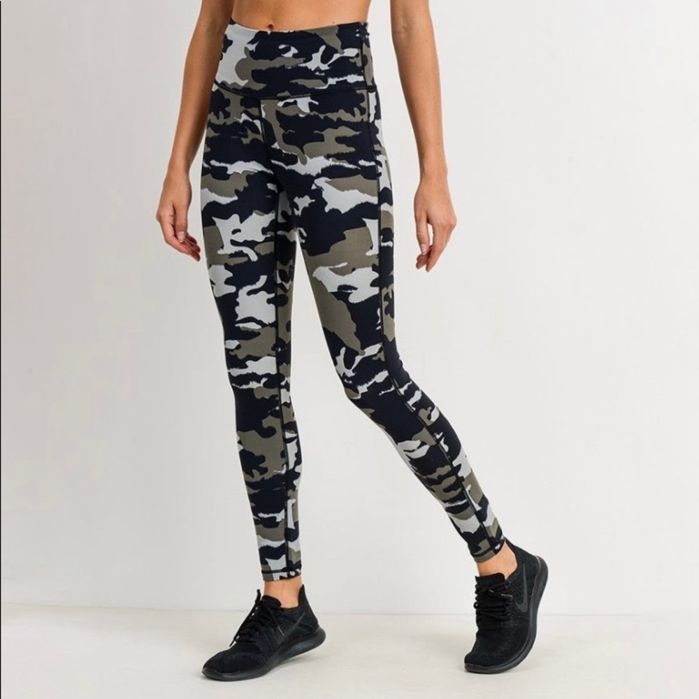 Mono B New Camouflage Leggings Size Small